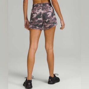 Hotty Hot High-Rise Lined Short 4" | Heritage 365 Camo Misty Mauve | Size 2